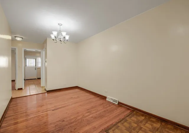 Listing Photo 5 - Condo for sale in building located at 1930 W Birchwood Ave, Chicago, IL 60626 - Unit #1