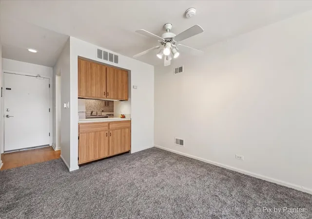 Listing Photo 5 - Condo for sale in building located at 5100 Carriageway Dr, Rolling Meadows, IL 60008 - Unit #305-2