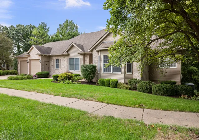 Photo 2 of Sale Pending at 3625 71st Street Ct, Moline, IL 61265 | MLS# 12770542 | Listing updated on 2026-10-02