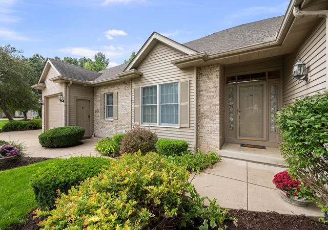 Photo 3 of Sale Pending at 3625 71st Street Ct, Moline, IL 61265 | MLS# 12770542 | Listing updated on 2026-10-02