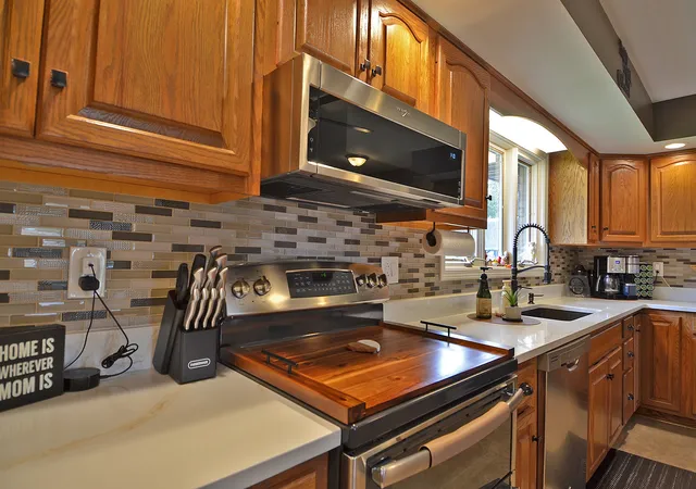 Photo 2 of Single family home for sale at 904 Luke St, Ottawa, IL 61350 | MLS# 12770551 | Listing updated on 2026-09-29