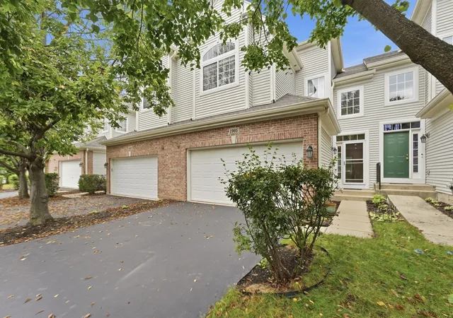 Photo 1 of Townhouse for sale at 1905 Maureen Dr, Hoffman Estates, IL 60192 | MLS# 12770552 | Listing updated on 2026-10-06