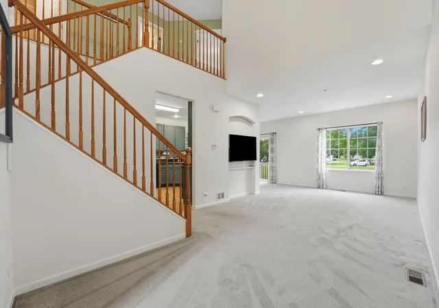 Photo 3 of Townhouse for sale at 1905 Maureen Dr, Hoffman Estates, IL 60192 | MLS# 12770552 | Listing updated on 2026-10-06