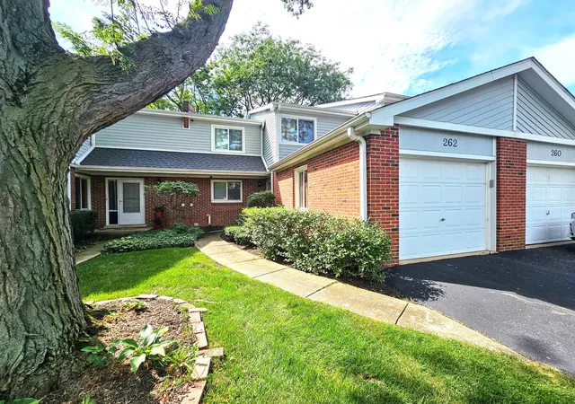 Photo 1 of Townhouse for sale at 262 W Golfview Ter, Palatine, IL 60067 | MLS# 12770553 | Listing updated on 2026-10-04