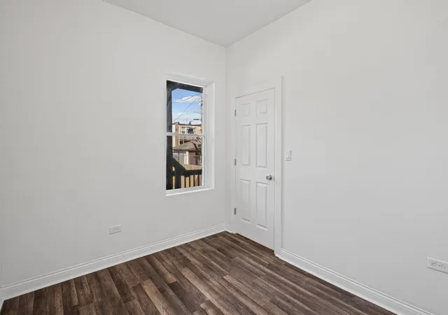 Listing Photo 5 - Condo for sale in building located at 4018 W Polk St, Chicago, IL 60624