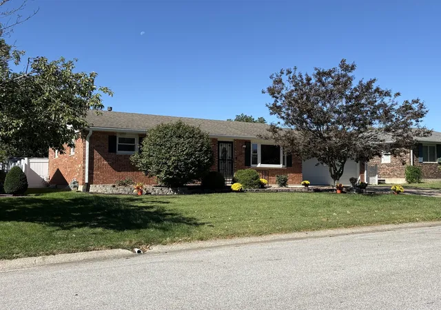 Photo 2 of Single family home for sale at 2310 Mary Ln, Quincy, IL 62305 | MLS# 12770573 | Listing updated on 2026-10-05