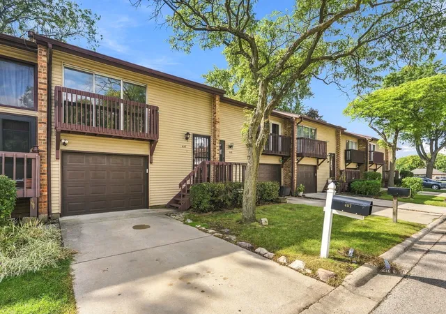 Photo 1 of Townhouse for sale at 457 Sioux Dr, Bolingbrook, IL 60440 | MLS# 12770580 | Listing updated on 2026-10-04