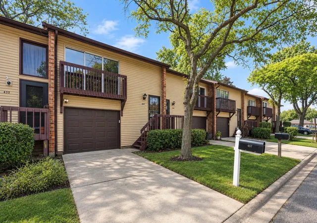 Townhouse for sale at 457 Sioux Dr, Bolingbrook, IL 60440 | MLS# 12770580