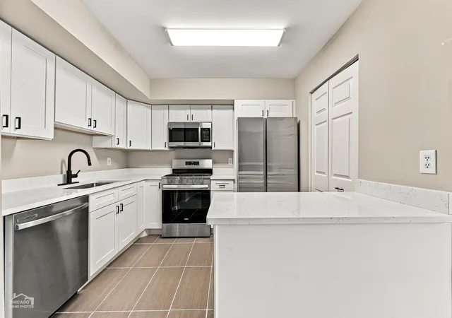 Photo 3 of Townhouse for sale at 457 Sioux Dr, Bolingbrook, IL 60440 | MLS# 12770580 | Listing updated on 2026-10-04