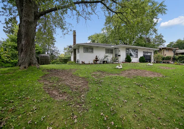 Photo 1 of Single family home for sale at 3858 E Lakeview Dr, Kankakee, IL 60901 | MLS# 12770582 | Listing updated on 2026-10-07