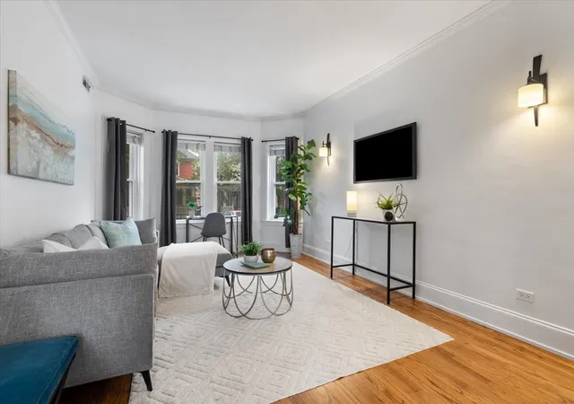 Photo 2 of Condo for sale at 1725 W Winnemac Ave #1, Chicago, IL 60640 | MLS# 12770586 | Listing updated on 2026-09-28