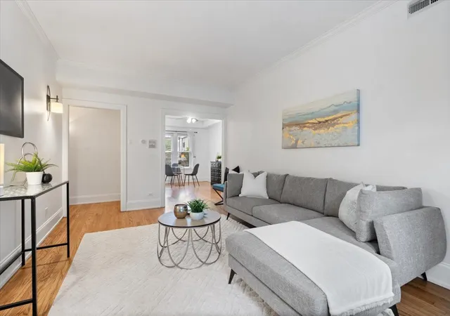 Photo 4 of Condo for sale at 1725 W Winnemac Ave #1, Chicago, IL 60640 | MLS# 12770586 | Listing updated on 2026-09-28