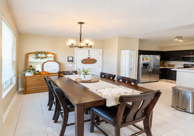 Listing Photo 3 - Condo for sale in building located at 521 N Red Deer Rd, Round Lake, IL 60073 - Unit #521