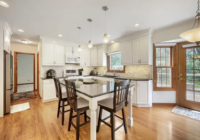 Photo 3 of Single family home for sale at 914 Willow Crk Rd, West Chicago, IL 60185 | MLS# 12770590 | Listing updated on 2026-10-05