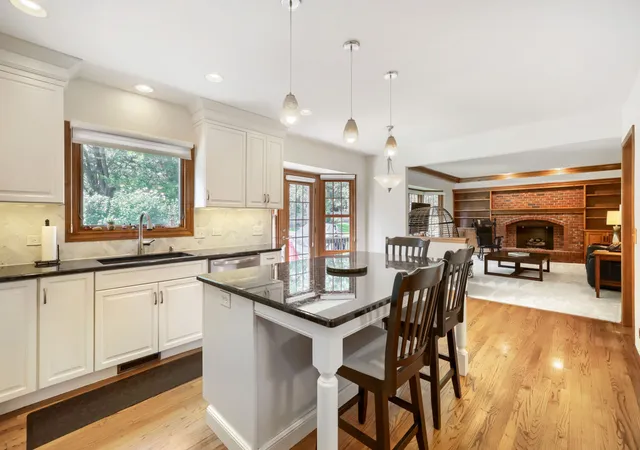 Photo 3 of Single family home for sale at 914 Willow Crk Rd, West Chicago, IL 60185 | MLS# 12770590 | Listing updated on 2026-10-05