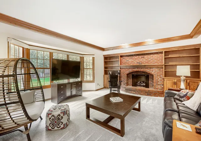Photo 4 of Single family home for sale at 914 Willow Crk Rd, West Chicago, IL 60185 | MLS# 12770590 | Listing updated on 2026-10-05