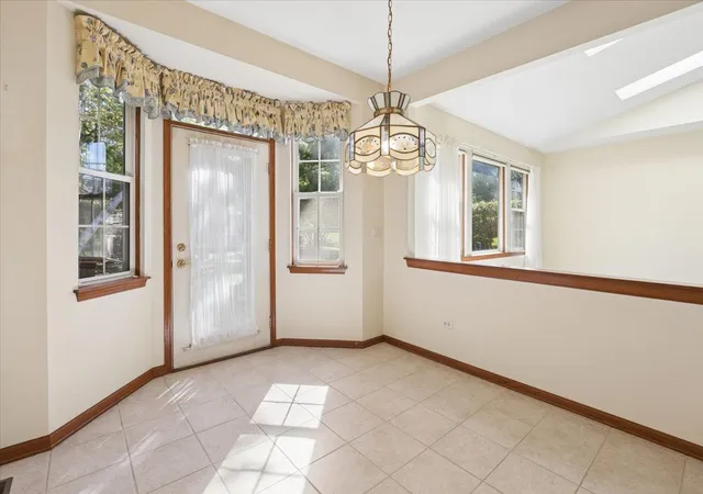 Photo 4 of Townhouse for sale at 2132 Carillon Dr, Grayslake, IL 60030 | MLS# 12770621 | Listing updated on 2026-10-23