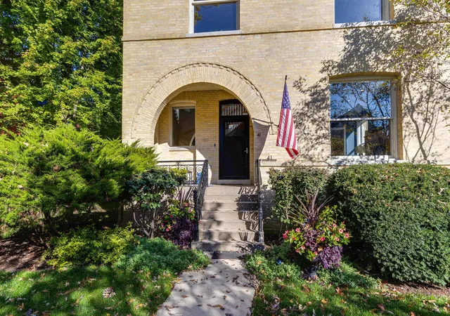 Photo 2 of Mansion for sale at 41 Scott Loop, Highland Park, IL 60035 | MLS# 12770627 | Listing updated on 2026-10-29