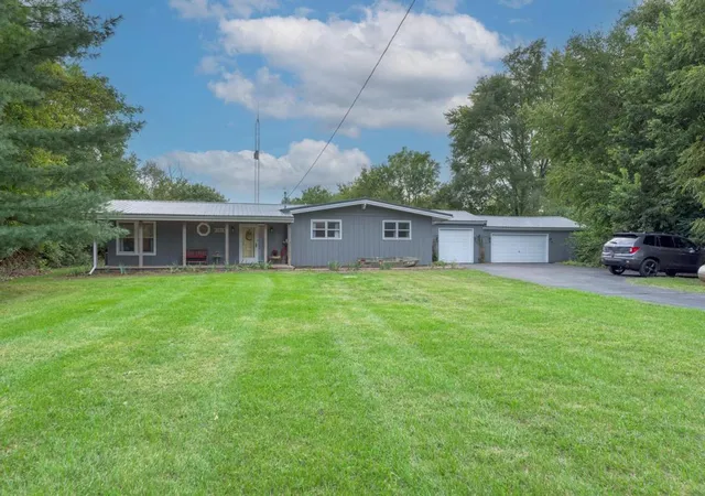 Photo 2 of Single family home for sale at 3245 N Lakeside Dr, Coal City, IL 60416 | MLS# 12770633 | Listing updated on 2026-10-04