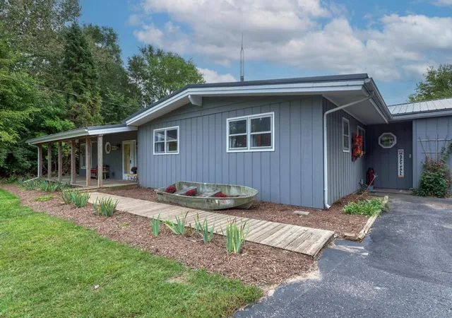 Photo 3 of Single family home for sale at 3245 N Lakeside Dr, Coal City, IL 60416 | MLS# 12770633 | Listing updated on 2026-10-04