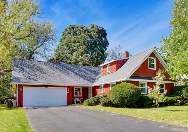 Photo 1 of Single family home for sale at 1120 Dean St, Woodstock, IL 60098 | MLS# 12770635 | Listing updated on 2026-10-08