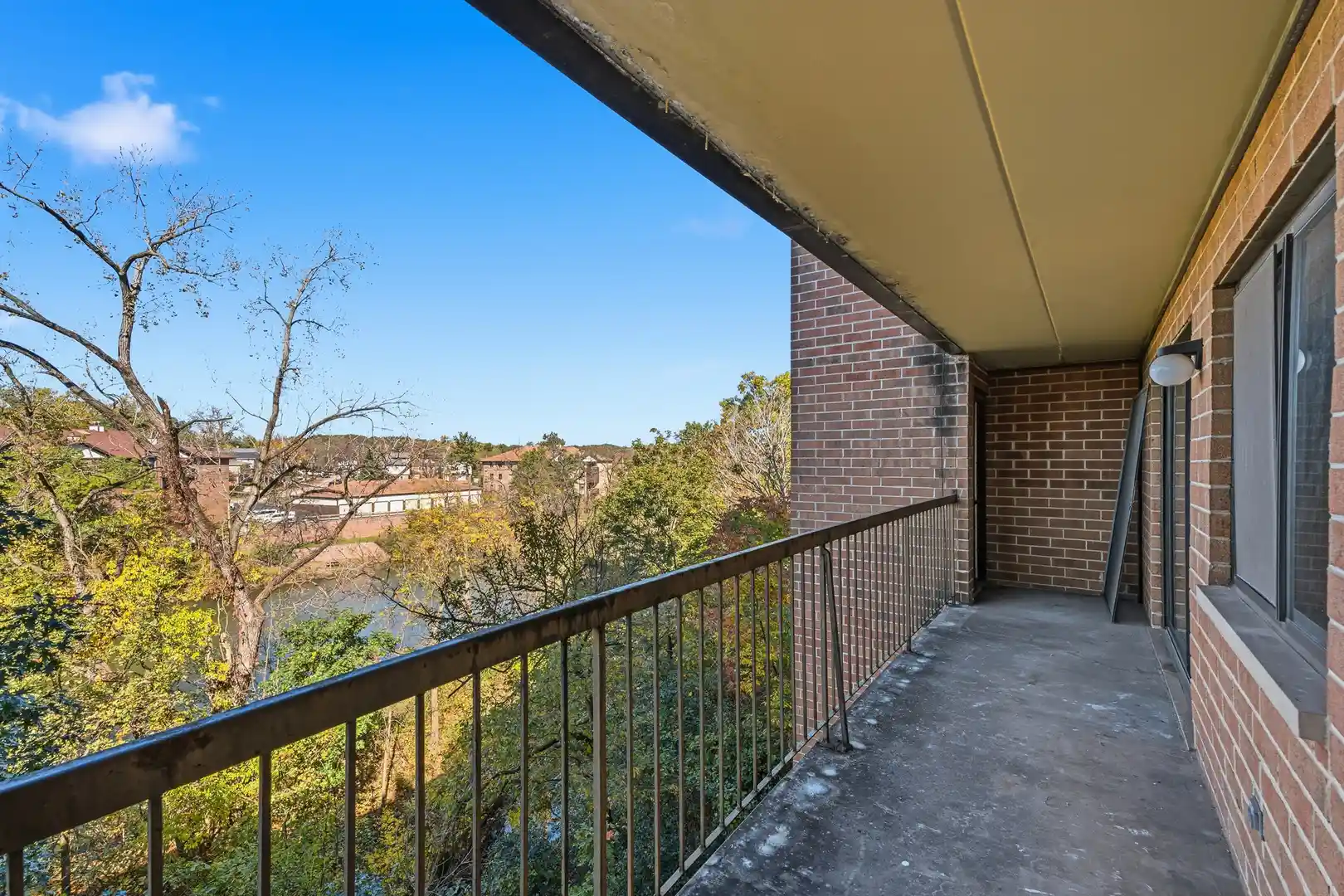 Listing Photo 2 - Condo for sale in 5970 Lake Blf Dr located at 5970 Lake Blf Dr, Tinley Park, IL 60477 - Unit #402