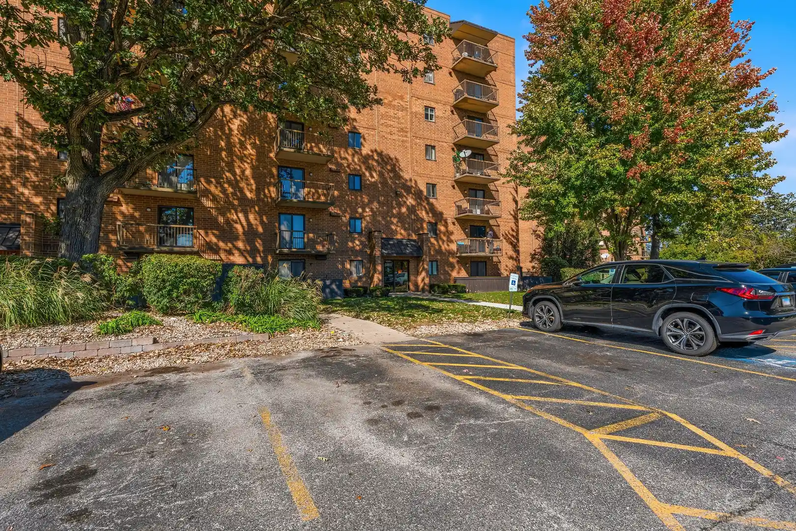 Listing Photo 36 - Condo for sale in 5970 Lake Blf Dr located at 5970 Lake Blf Dr, Tinley Park, IL 60477 - Unit #402