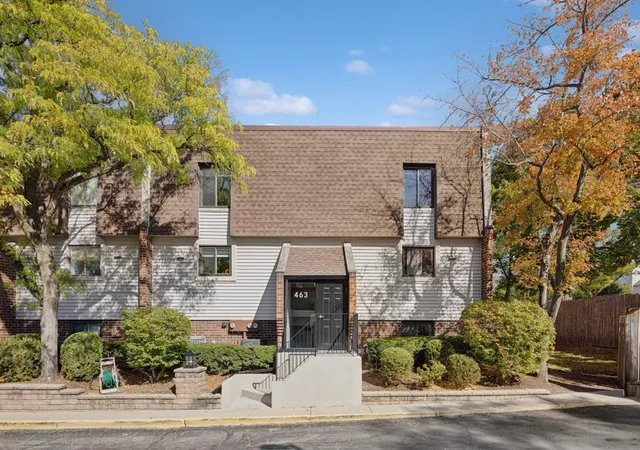 Photo 1 of Condo for sale at 463 Elm St #1H, Deerfield, IL 60015 | MLS# 12770652 | Listing updated on 2026-10-07