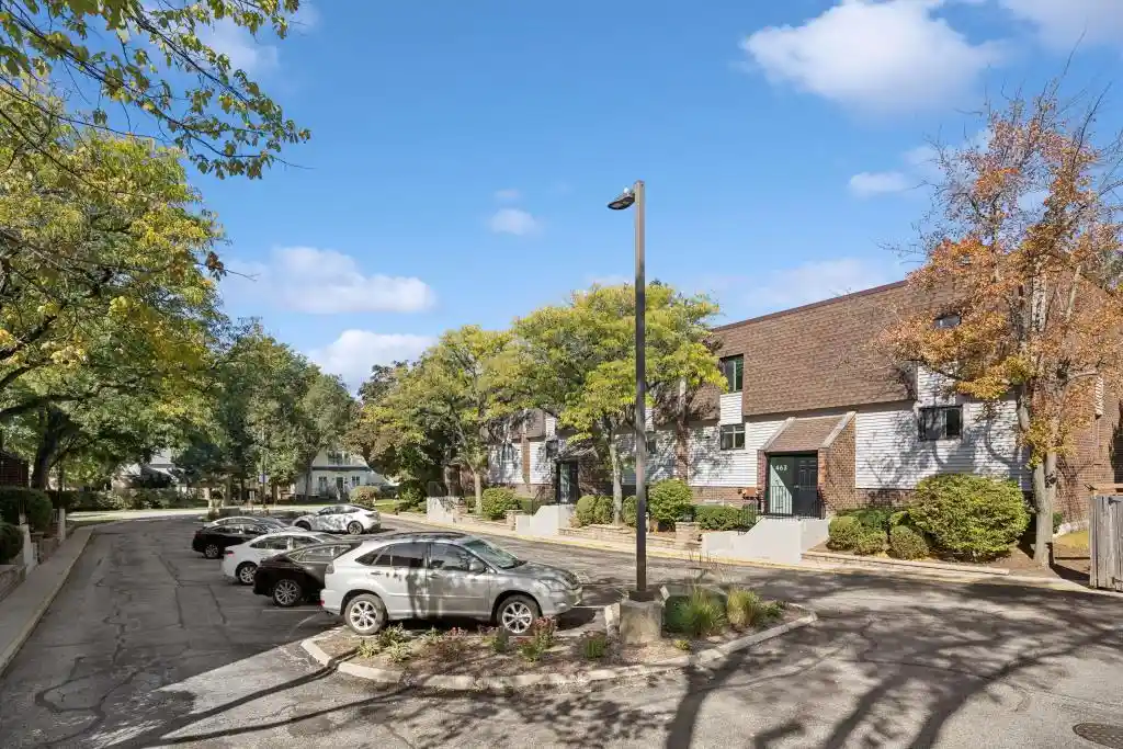 Listing Photo 2 - Condo for sale in 463 Elm St located at 463 Elm St, Deerfield, IL 60015 - Unit #1H