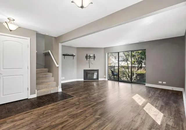Photo 3 of Condo for sale at 463 Elm St #1H, Deerfield, IL 60015 | MLS# 12770652 | Listing updated on 2026-10-07