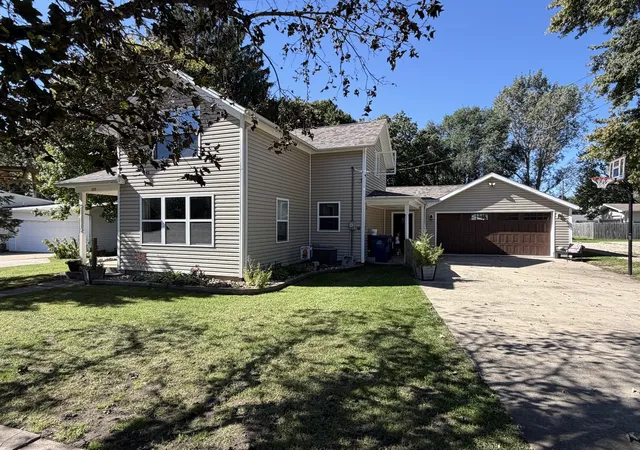 Photo 1 of Single family home for sale at 633 S Main St, Sheffield, IL 61361 | MLS# 12770661 | Listing updated on 2026-10-09