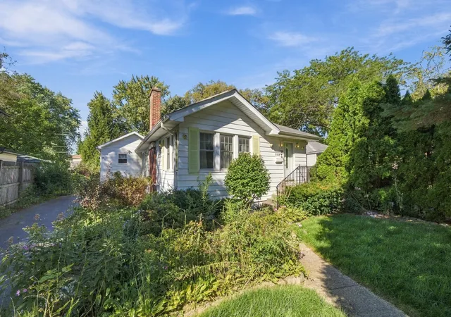Photo 3 of Single family home for sale at 2818 Elisha Ave, Zion, IL 60099 | MLS# 12770667 | Listing updated on 2026-10-04