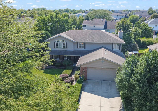 Photo 2 of Single family home for sale at 2916 Sharon Dr, New Lenox, IL 60451 | MLS# 12770668 | Listing updated on 2026-09-28