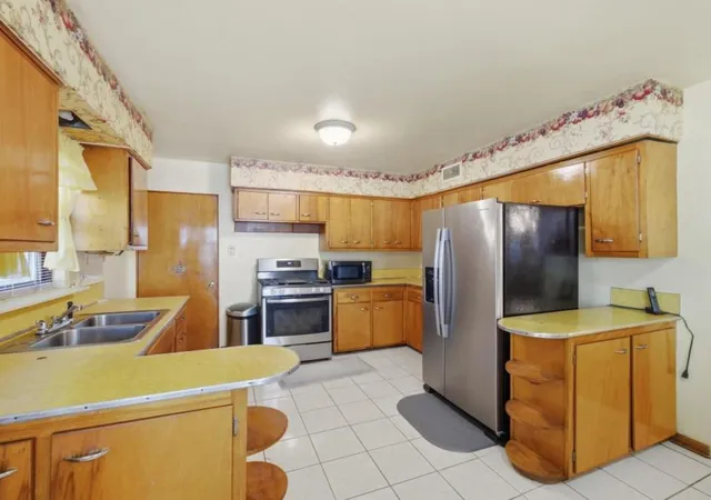 Photo 3 of Townhouse for sale at 855 W 73rd Street, Chicago, IL 60621 | MLS# 12770674 | Listing updated on 2026-09-27