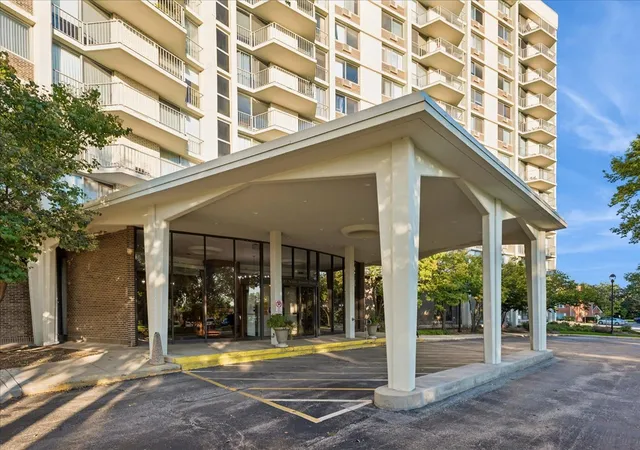 Photo 3 of Condo for sale at 20 N Tower Rd #6A, Oak Brook, IL 60523 | MLS# 12770681 | Listing updated on 2026-10-07
