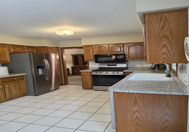 Photo 3 of Single family home for sale at 1097 Newcastle Ln, Aurora, IL 60506 | MLS# 12770686 | Listing updated on 2026-10-26