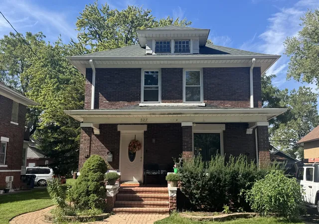 Photo 1 of Single family home for sale at 527 Watson St, Aurora, IL 60505 | MLS# 12770695 | Listing updated on 2026-10-01