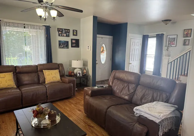 Photo 4 of Single family home for sale at 527 Watson St, Aurora, IL 60505 | MLS# 12770695 | Listing updated on 2026-10-01