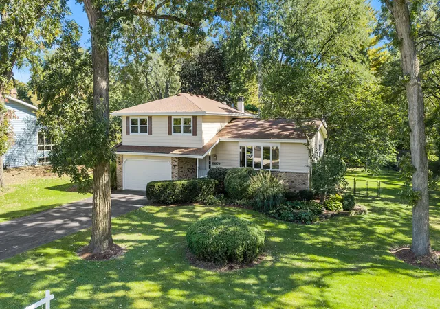 Photo 3 of Single family home for sale at 9n879 Beckman Trl, Elgin, IL 60124 | MLS# 12770713 | Listing updated on 2026-10-07