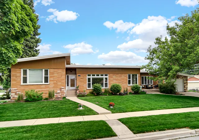 Single family home for sale at 9157 S Avers Ave, Evergreen Park, IL 60805 | MLS# 12770718