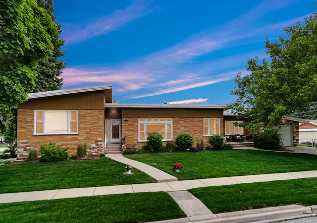 Photo 1 of Single family home for sale at 9157 S Avers Ave, Evergreen Park, IL 60805 | MLS# 12770718 | Listing updated on 2026-10-21