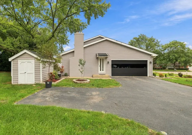 Photo 3 of Single family home for sale at 21w134 Club Ter, Itasca, IL 60143 | MLS# 12770721 | Listing updated on 2026-10-22