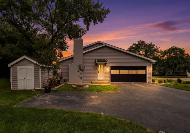 Photo 4 of Single family home for sale at 21w134 Club Ter, Itasca, IL 60143 | MLS# 12770721 | Listing updated on 2026-10-22