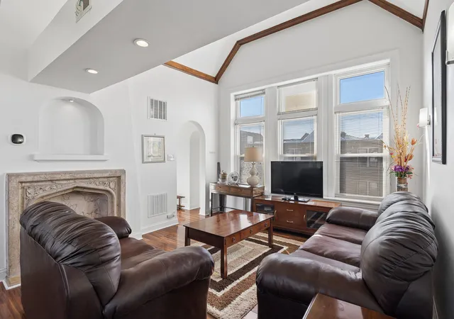 Photo 1 of Condo for sale at 6450 N Troy St #3W, Chicago, IL 60645 | MLS# 12770723 | Listing updated on 2026-09-28