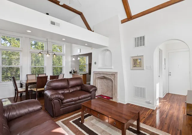 Photo 4 of Condo for sale at 6450 N Troy St #3W, Chicago, IL 60645 | MLS# 12770723 | Listing updated on 2026-09-28