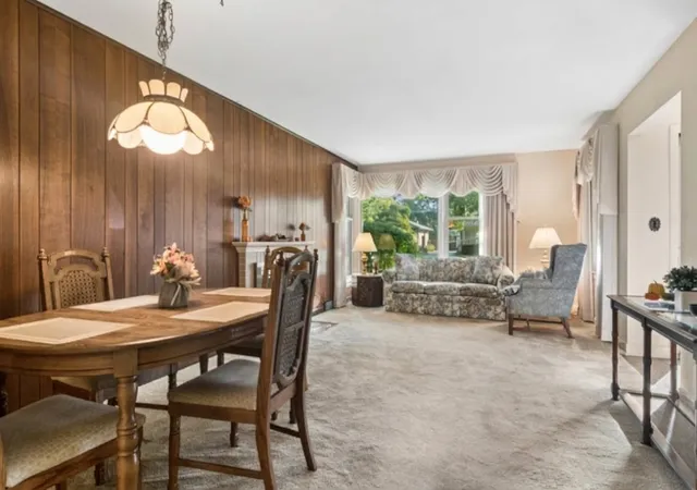Photo 4 of Single family home for sale at 208 N Brighton Pl, Arlington Heights, IL 60004 | MLS# 12770745 | Listing updated on 2026-10-08