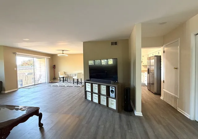 Photo 3 of Townhouse for sale at 2001 Sherman Ave #506, Evanston, IL 60201 | MLS# 12770750 | Listing updated on 2026-10-08