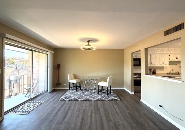 Photo 4 of Townhouse for sale at 2001 Sherman Ave #506, Evanston, IL 60201 | MLS# 12770750 | Listing updated on 2026-10-08