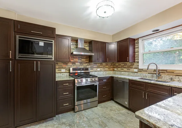 Photo 4 of Single family home for sale at 77 Montclair Rd, Vernon Hills, IL 60061 | MLS# 12770751 | Listing updated on 2026-10-10