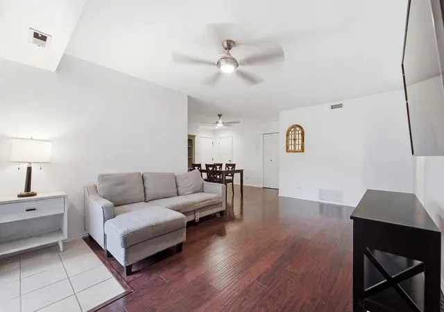 Listing Photo 4 - Condo for sale in building located at 18001 Oak Park Ave, Tinley Park, IL 60477 - Unit #C